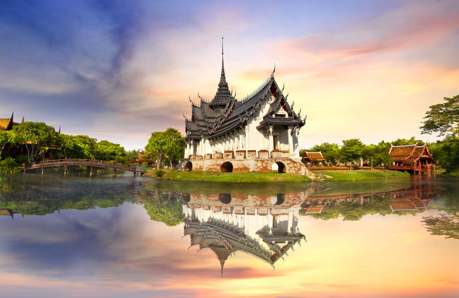 See the jaw-dropping architecture of Sanphet Prasat Palace