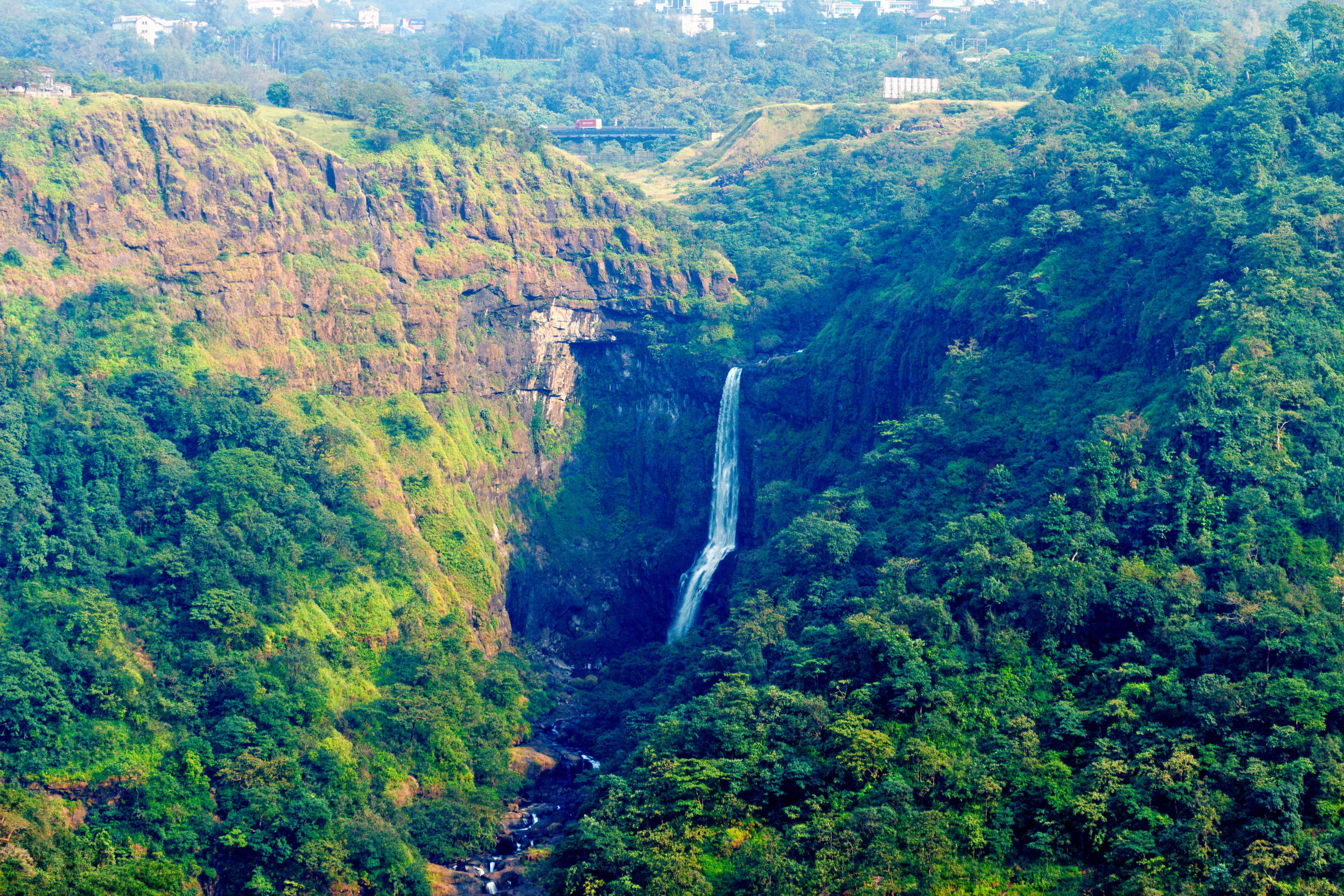 Kune Waterfalls Overview