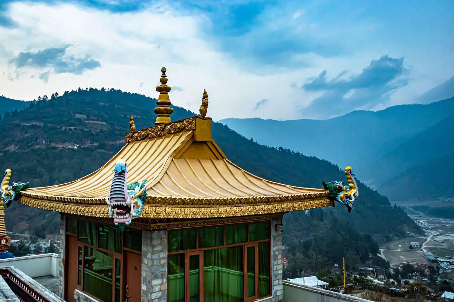 Capture Scenic Himalayan Vistas