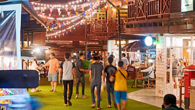 Plearn Wan Shopping Village, <em>Hua Hin</em>