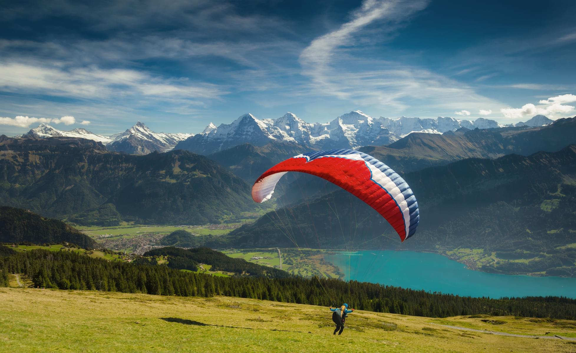 Paragliding Interlaken.jpg