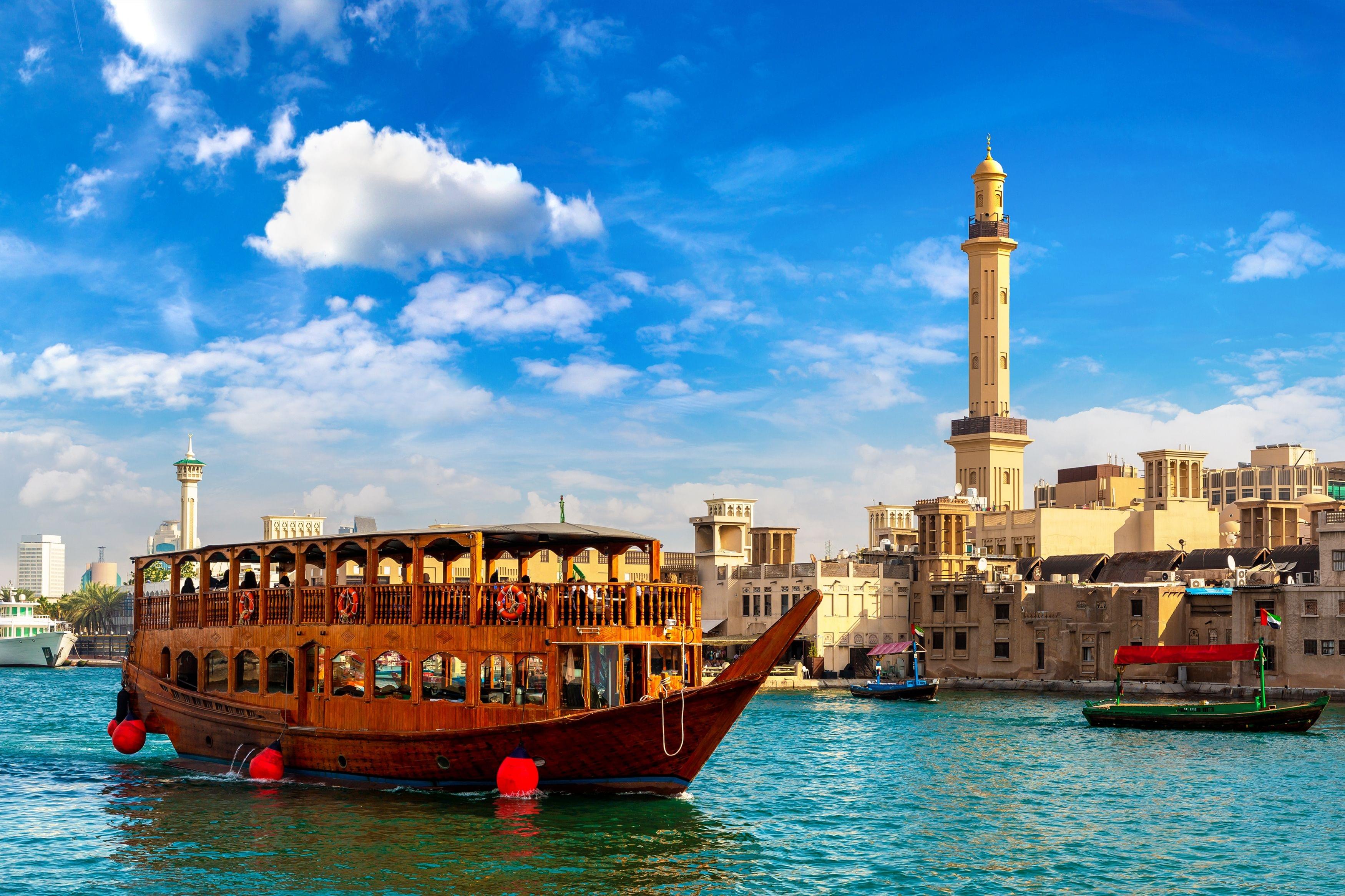 Dubai Şehir Turu ve Arap yelkenlisi Tekne Gezisi