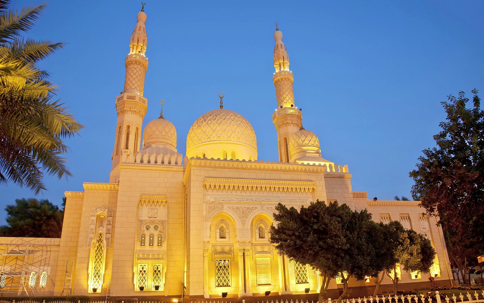Jumeirah Mosque Dubai Overview