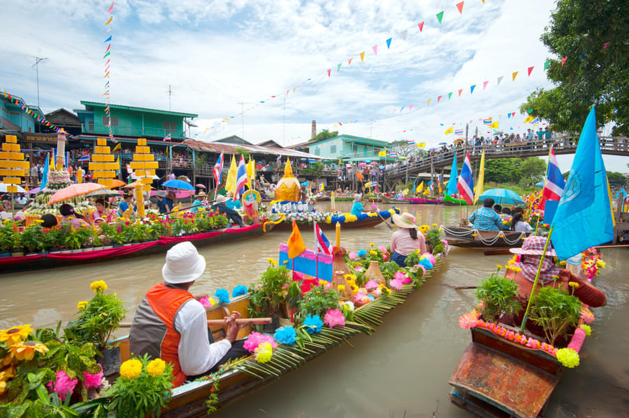 Explore the colorful Damnoen Saduak Floating Market