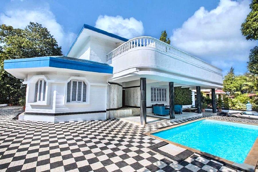 Luxurious Mansion With Swimming Pool In Lonavala Image
