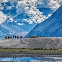 ladakh-tour-package-with-flights