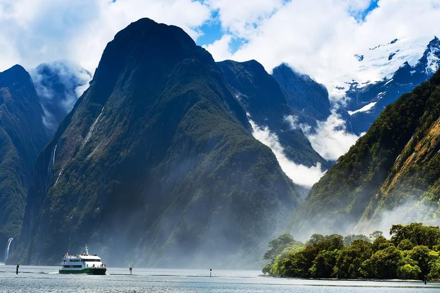 From Te Anau, a Milford Sound Tour by Cruise