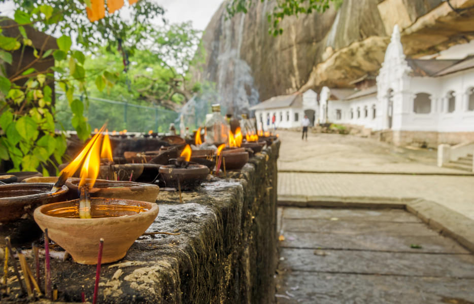 Dambulla Cave Temple Tour Image