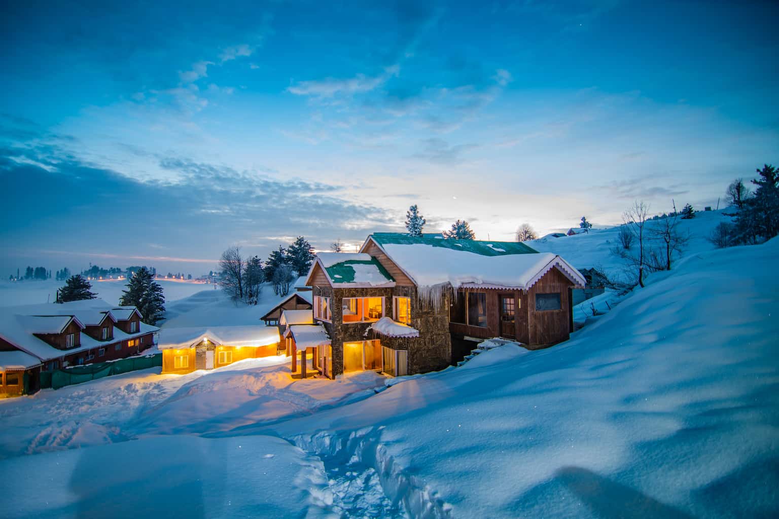 Experience the Luxury of Kashmir | FREE Excursion to Aru Valley