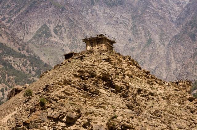 Visit the temple of Lotsaba Bai Lha Khang