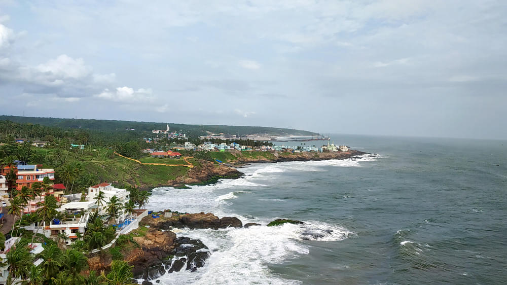 Thirumullavaram Beach Overview