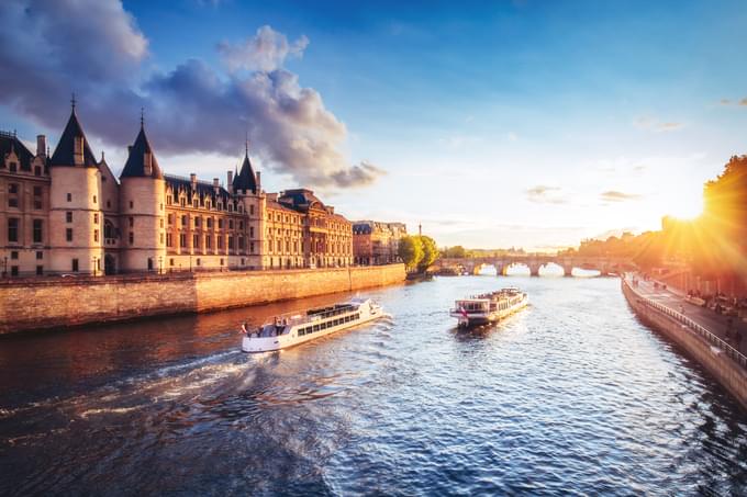 Conciergerie tour from seine river