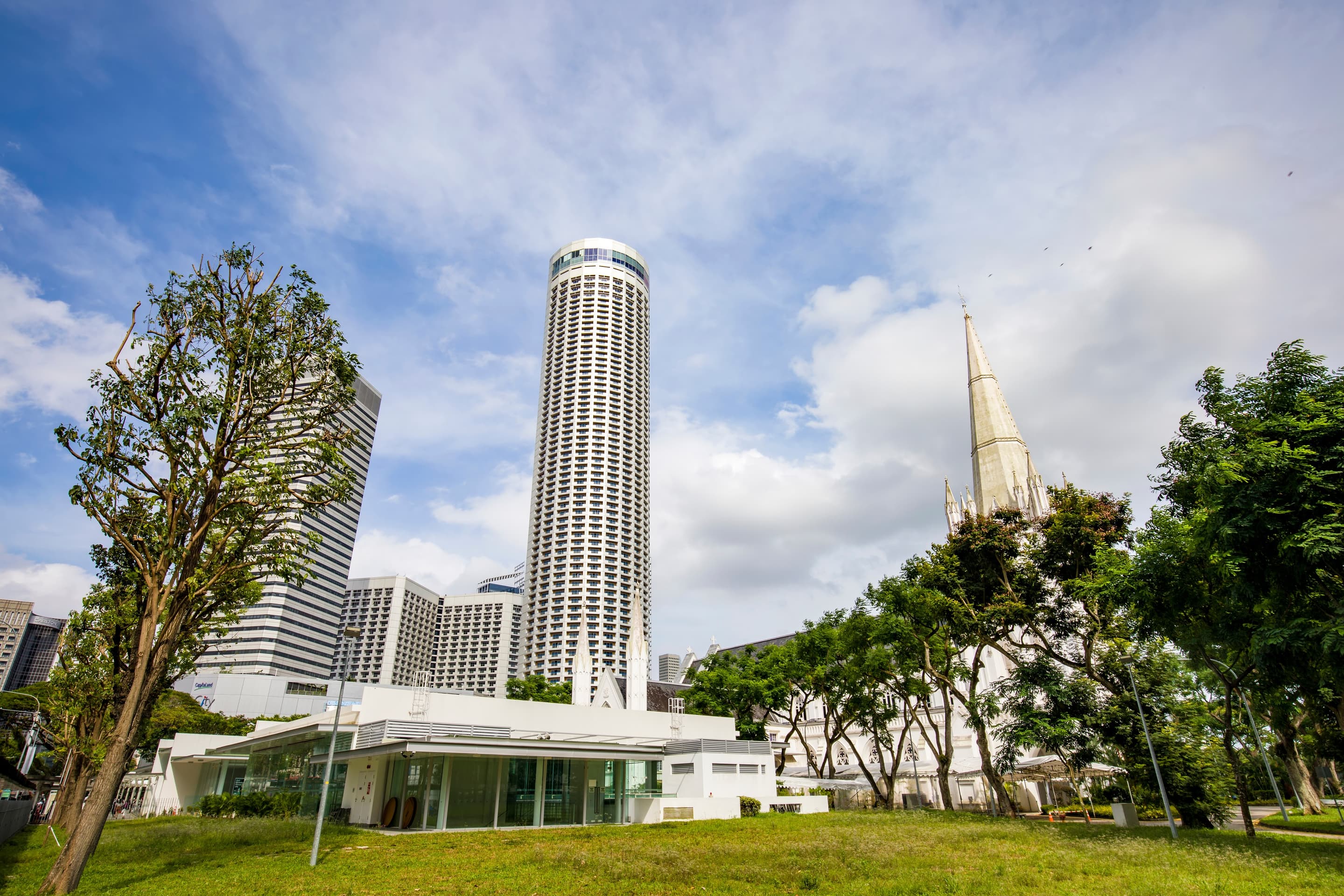 Hotel Swissôtel The Stamford Overview