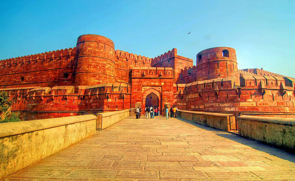 Delhi to Agra Tour Package One Day by Bus