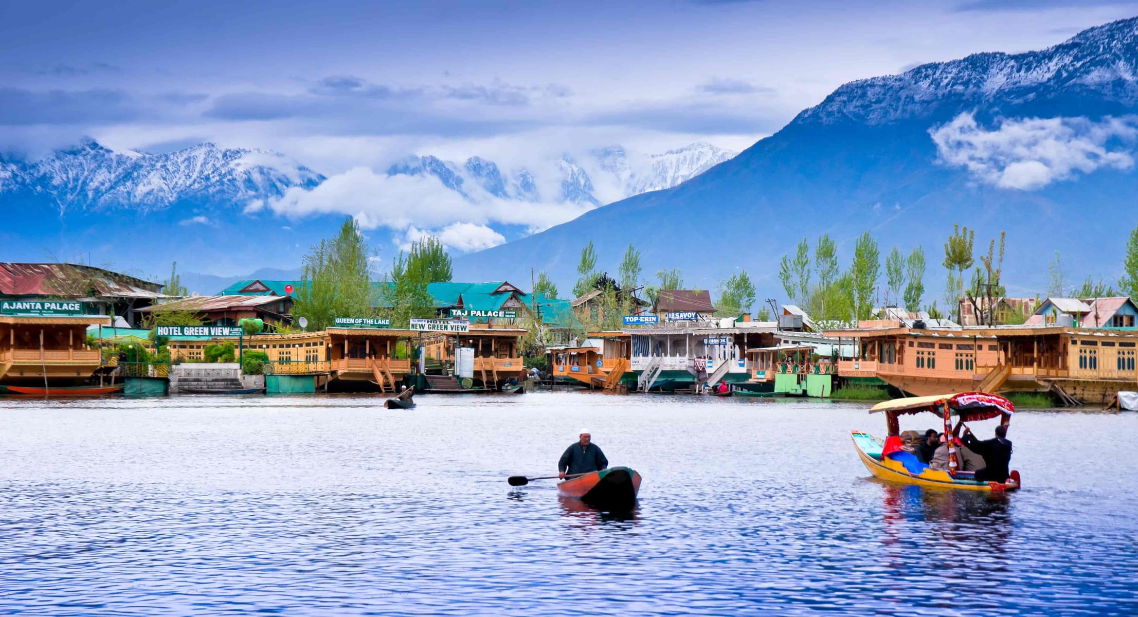 Take in the spectacular splendour of the surrounding Himalayan mountains from your shikhara boat ride