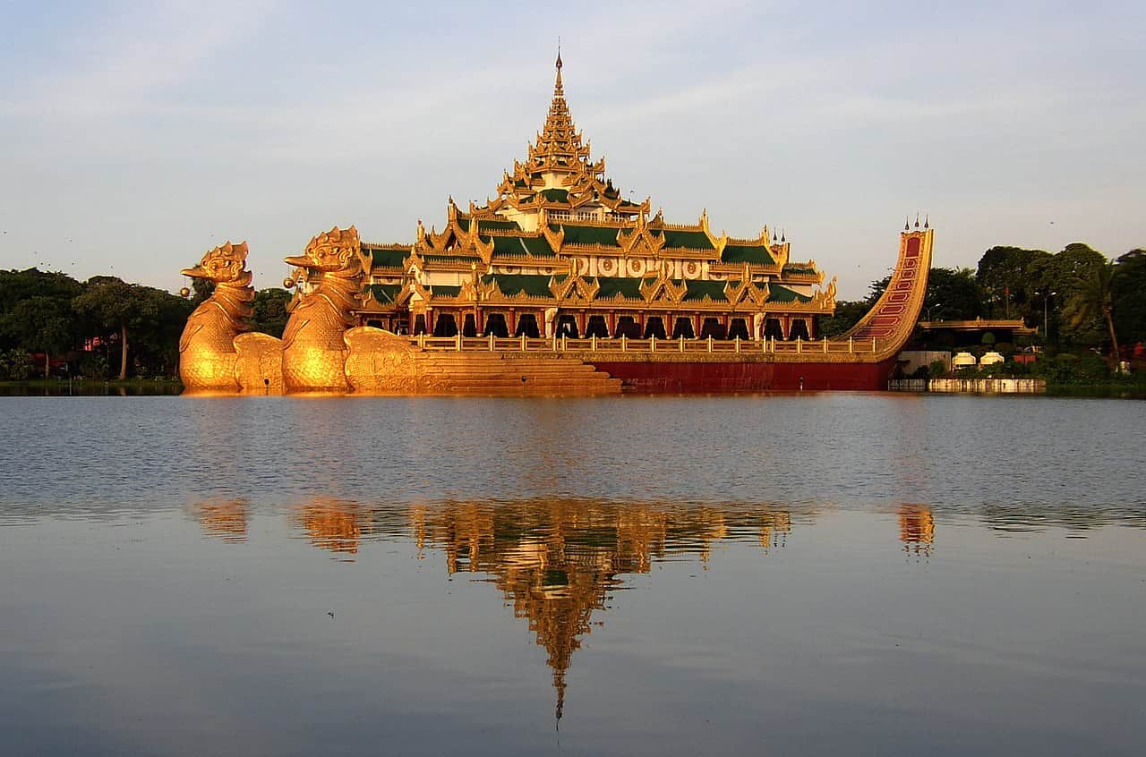 Kandawgyi Park, <em>Yangon</em>