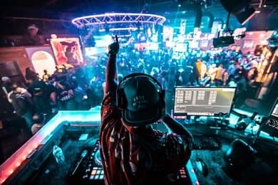 Catch the evening DJ set