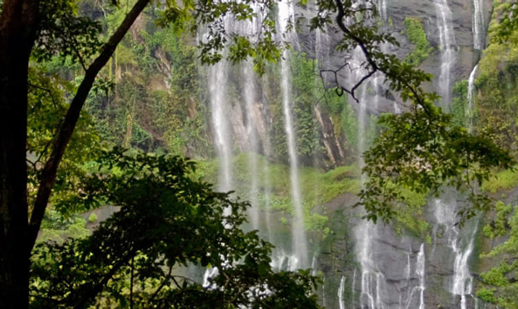 Keezharkuthu Falls