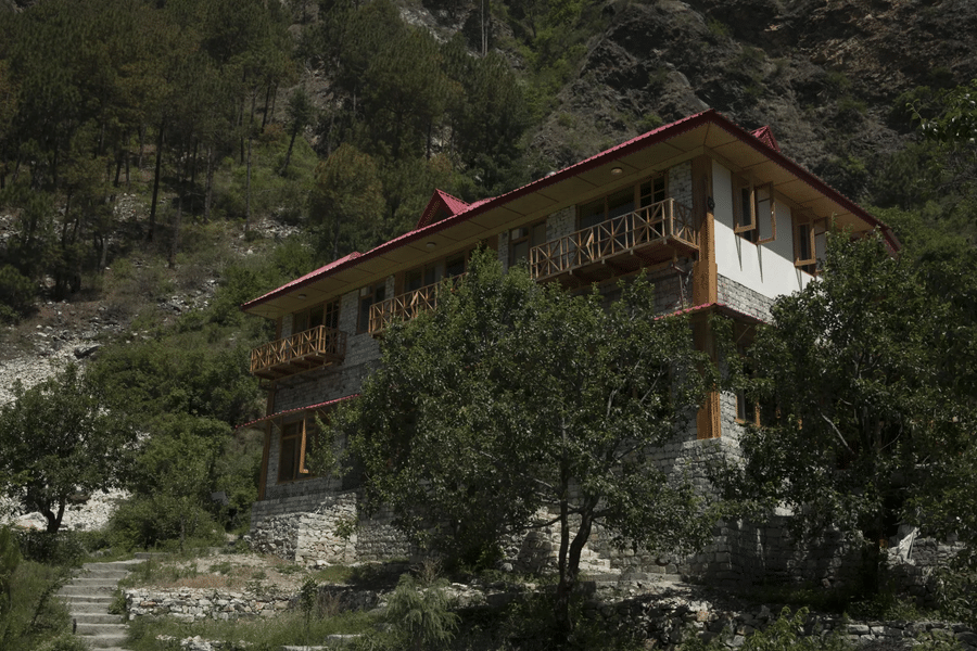 A Secluded Homestay Amidst the Woods of Tirthan Valley Image