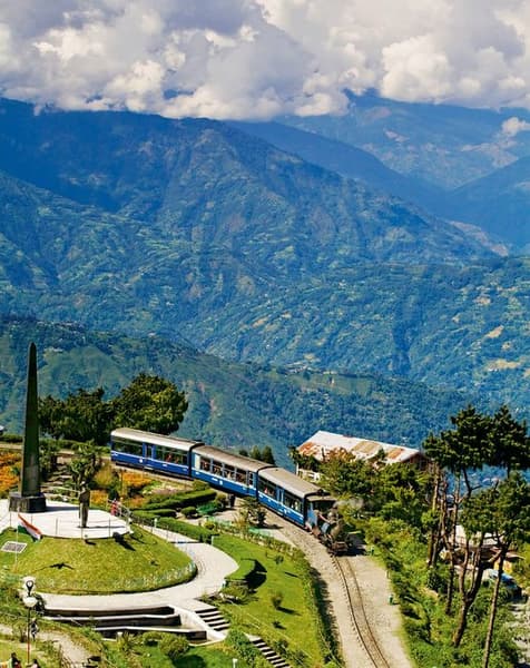 Romantic tour of Gangtok Pelling and Darjeeling | FREE Skywalk Tour Image