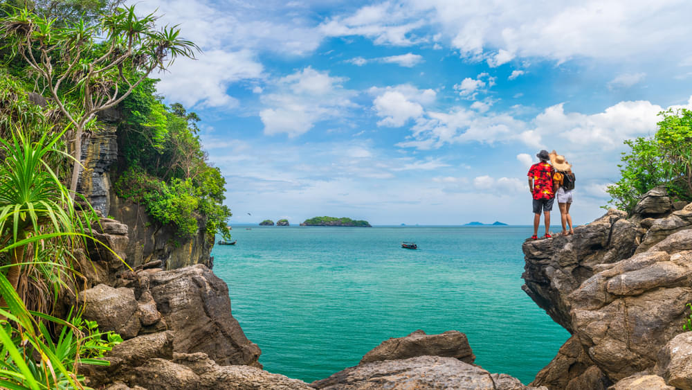 Explore the most beautiful islands in Krabi – Hong Island