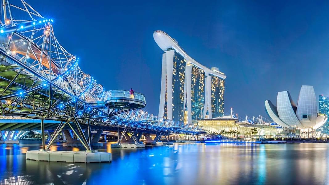 Swim in iconic rooftop pool of Marina Bay