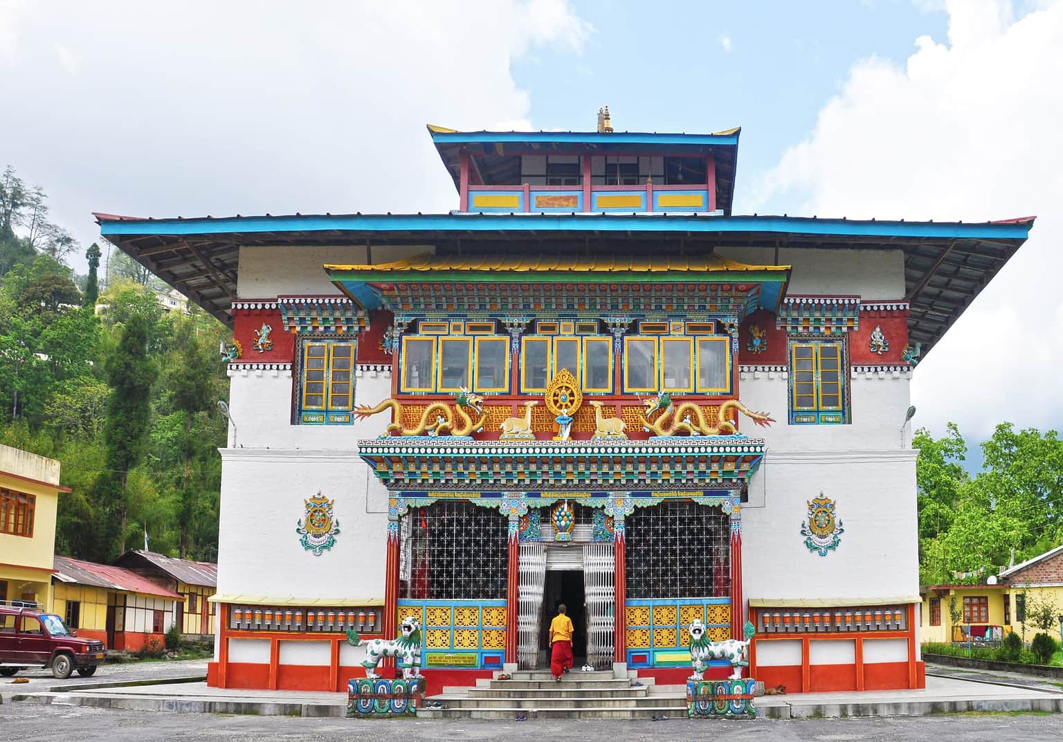 Admire the Prayer Hall Murals