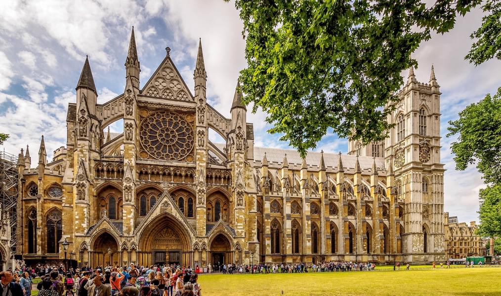 Explore The Historical Site Of Westminster Abbey