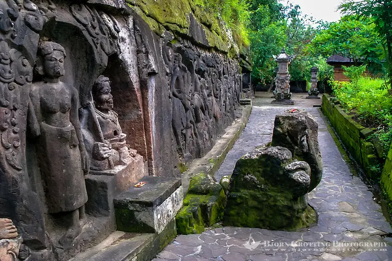 Learn about the rich history of the Yeh Pulu Temple