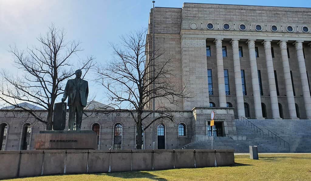 Admire the sculptures of former presidents