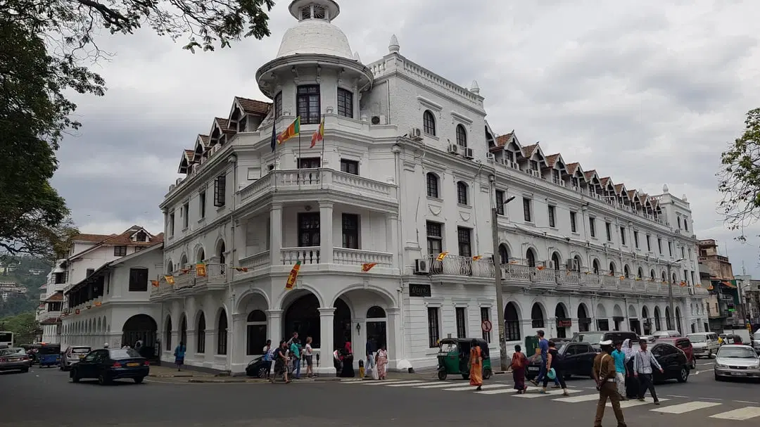 Explore the 19th-Century Queen’s Hotel