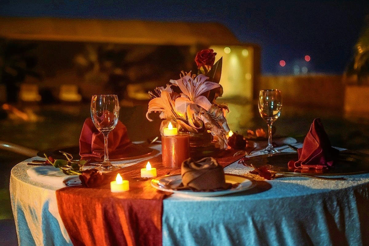 Opt for a romantic rooftop dinner experience in the heart of New Delhi