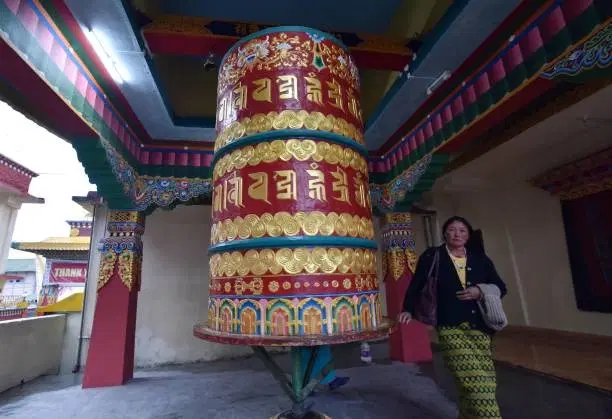 Admire Buddhist Art and Murals