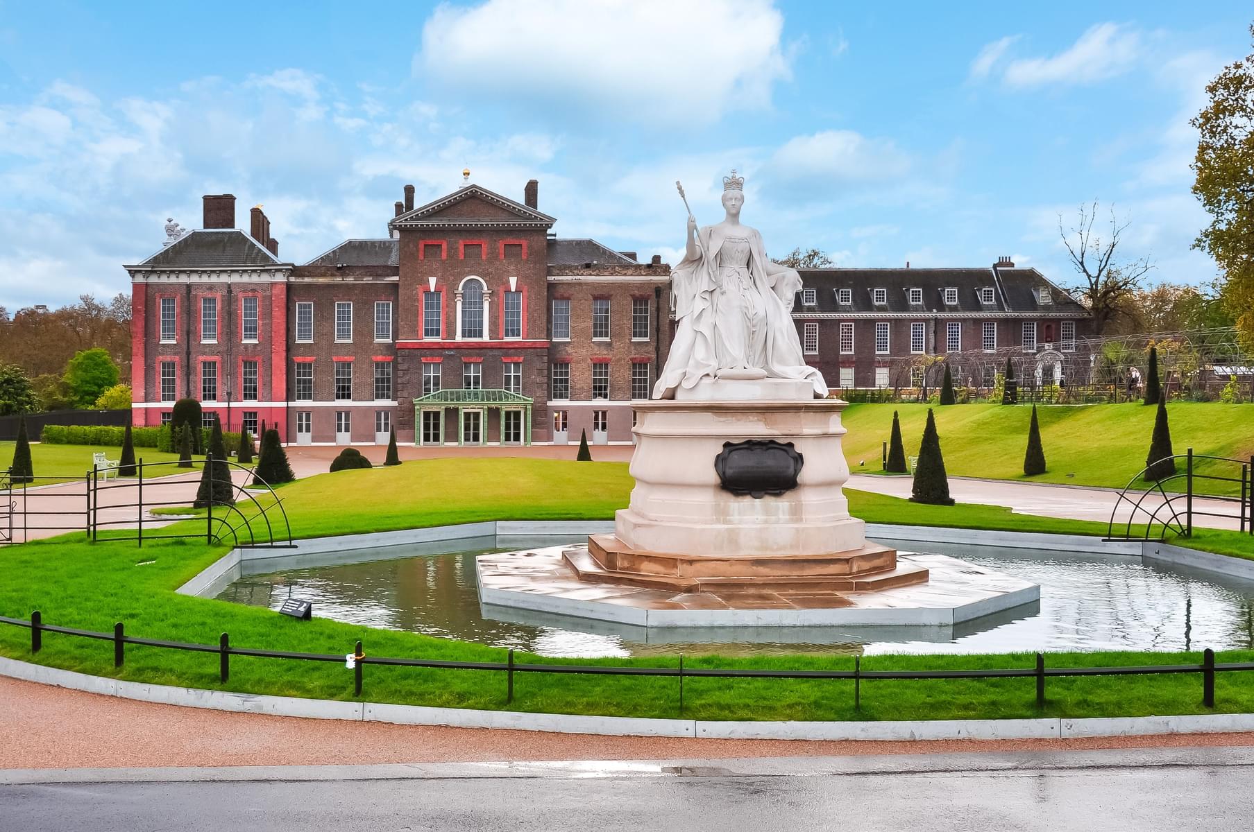 Tower Of London + Kensington Palace Tickets