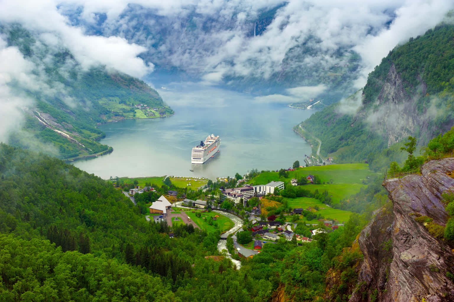 Scenic Scandinavia with FREE Mostraumen Cruise