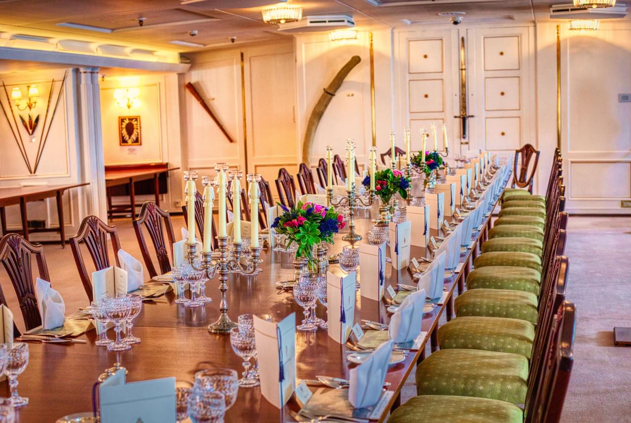 table-4512086.jpg