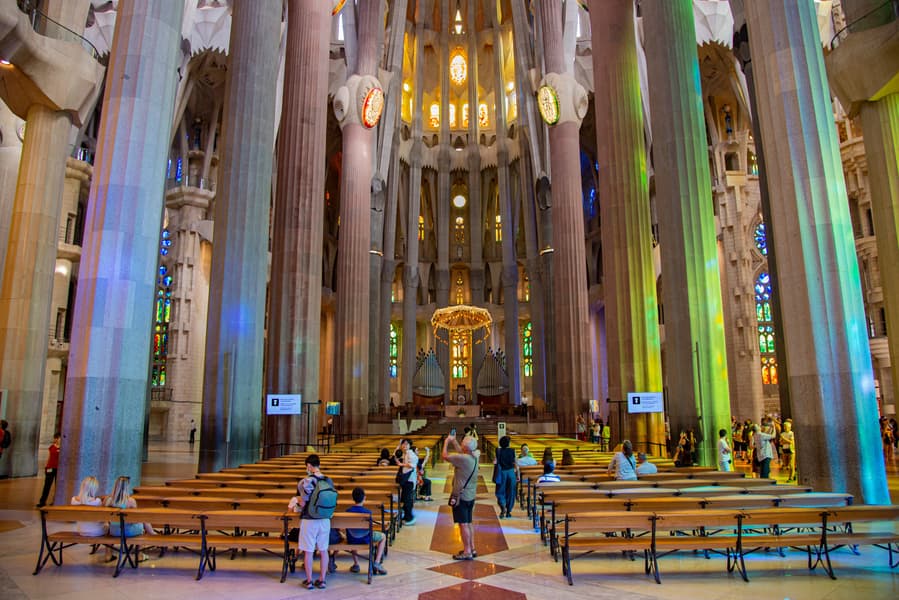 La Sagrada Familia Guided Tour with Fast Track Entrance & Tower Access Image