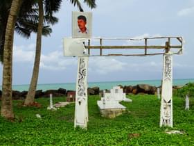 En22ks0azumf0wa8lwxucbb4njv1 graves and memorial to victims of 2004 tsunami   peraliya   sri lanka (14073937034)