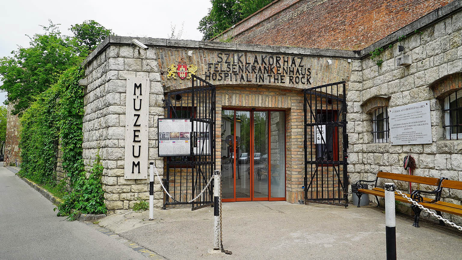 Hospital In The Rock Nuclear Bunker Museum, <em>Budapest</em>
