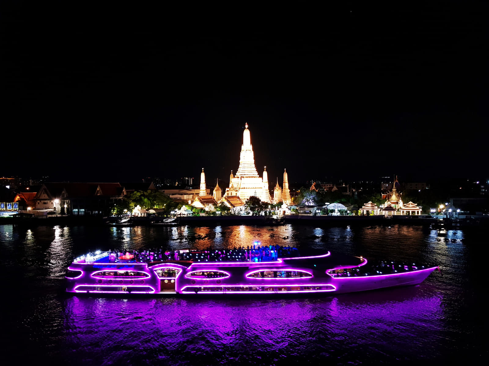 Have an amazing experience with the Chao Phraya River Cruise