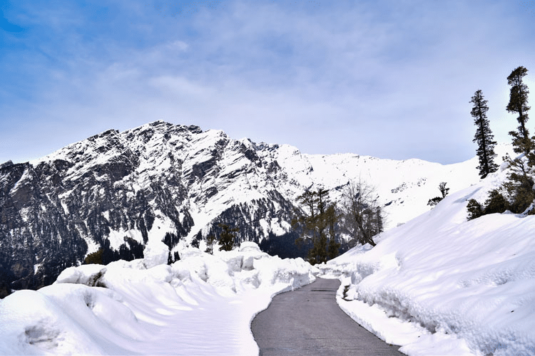 Way to Rohtang Pass 