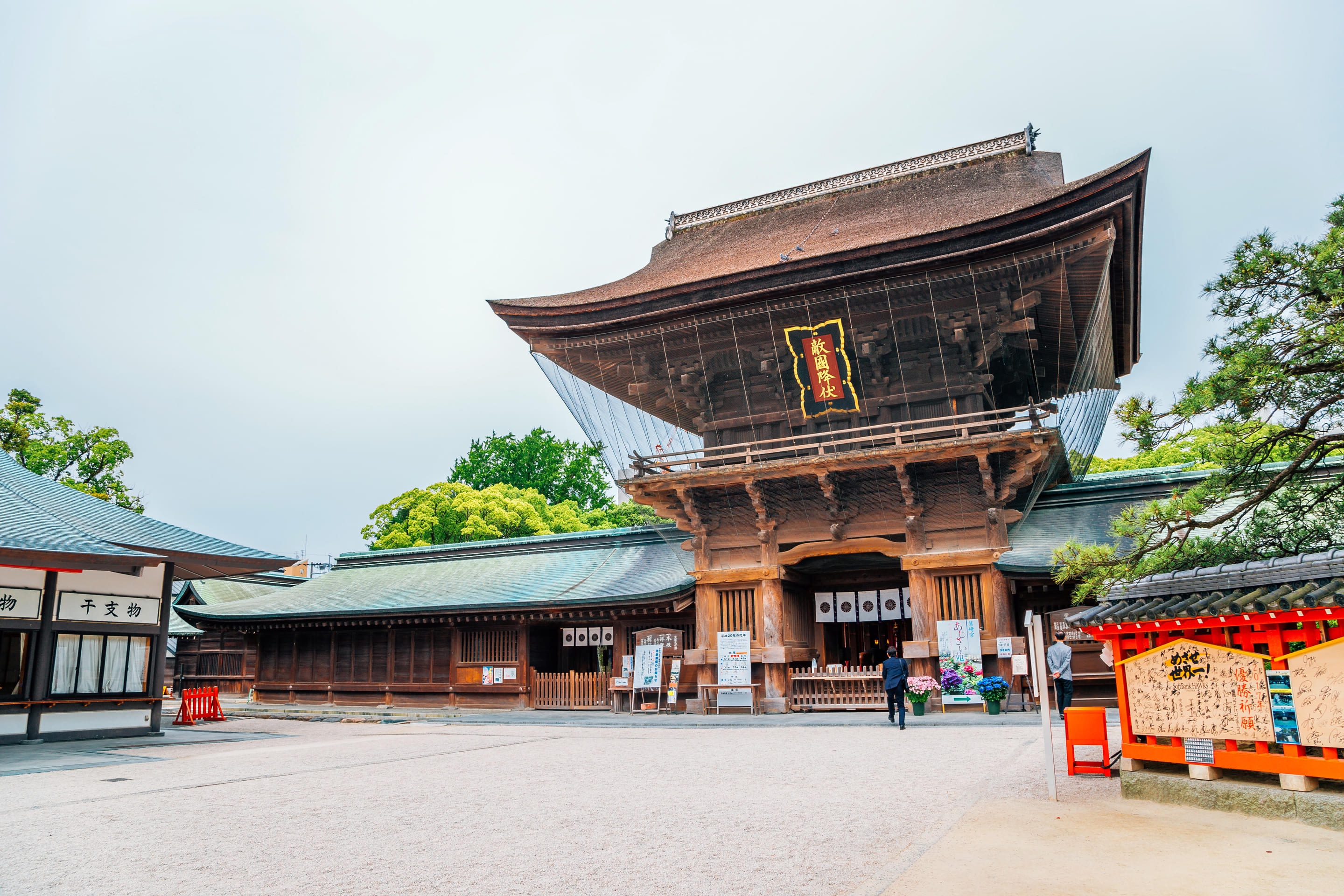 Hakozaki Shrine Overview