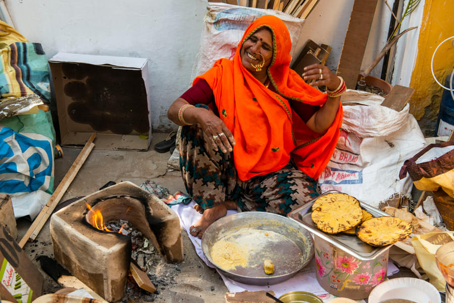 Cooking Classes in Bishnoi Village with Heena Painting Session Image