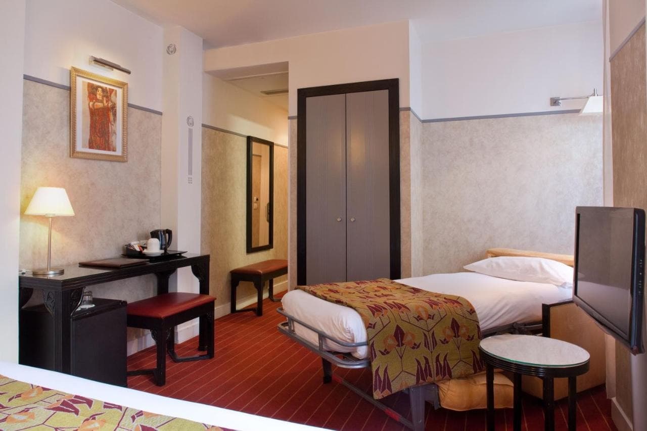 Hotel Eiffel Seine