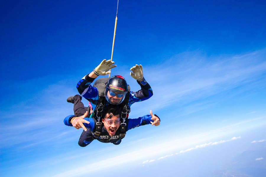 Skydiving in New Castle Image