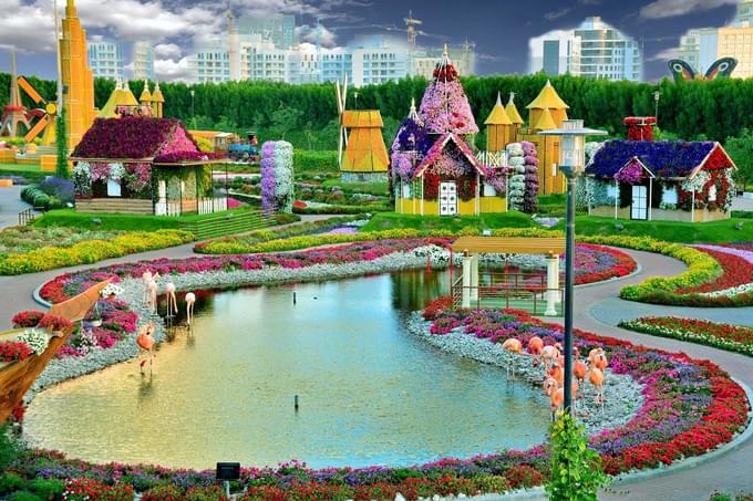 Lake park in Dubai miracle garden