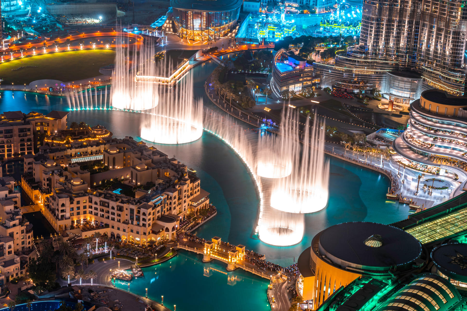 Marvel at the captivating aerial view of the renowned Dubai Fountain.