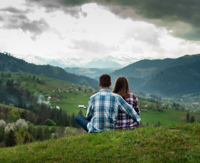 Spend romantic time in Kashmir with your partner