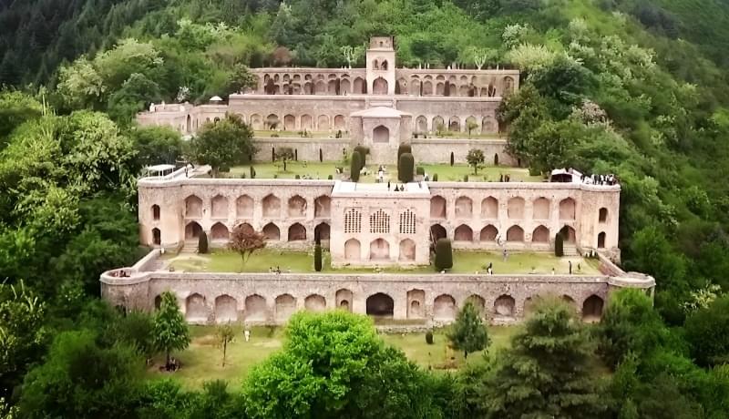 Admire the iconic Mughal Architecture