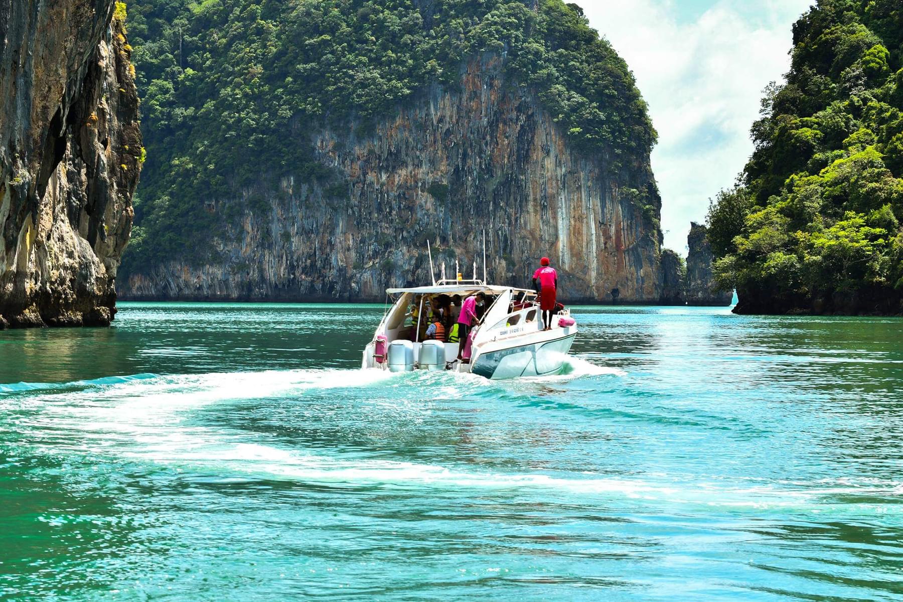 Feel the exhilaration with a speedy adventure on a thrilling speedboat.